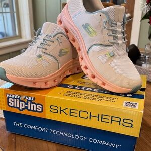 Skechers Women's Slip-Ins in Cream and Pink